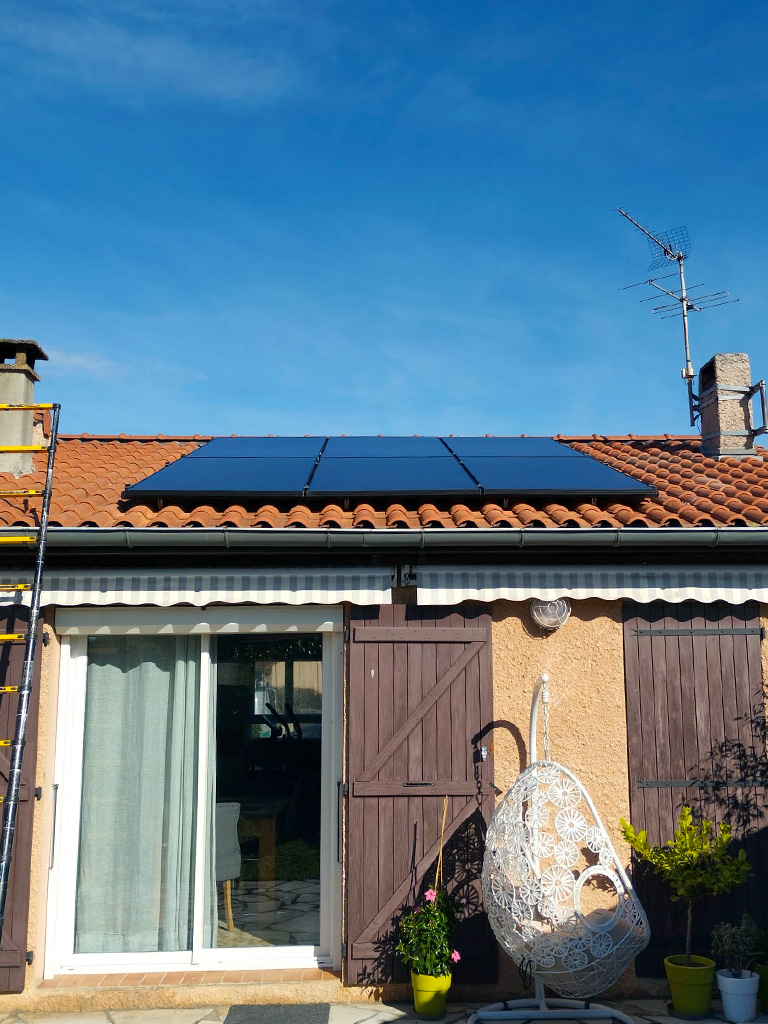 Panneaux solaires à Villeneuve-Tolosane, près de Toulouse