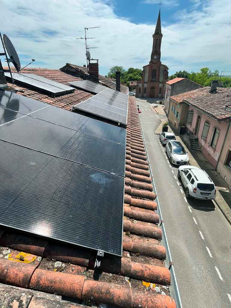 Installation de panneaux solaires à Varennes